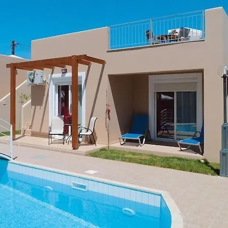 In With Shared Pool Villa Nopigia