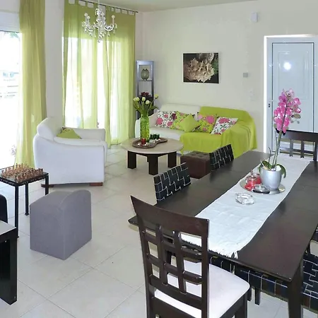 Villa In With Shared Pool *