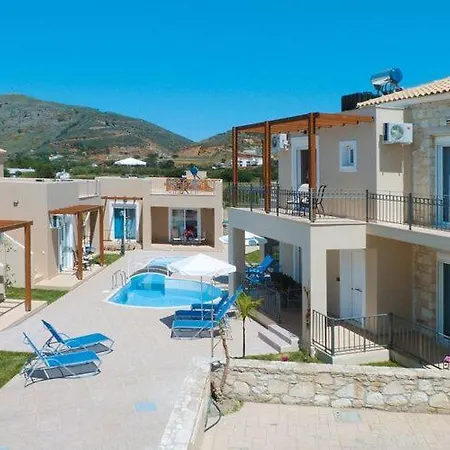 In With Shared Pool Villa Nopigia
