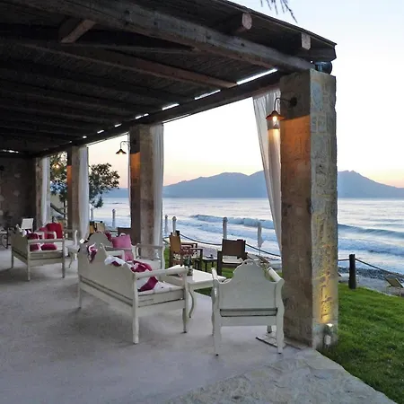 Villa In With Shared Pool *