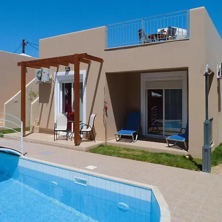 In With Shared Pool Villa Nopigia