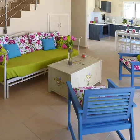 Villa In With Shared Pool Nopigia