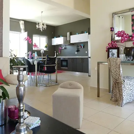 Villa In With Shared Pool Nopíja